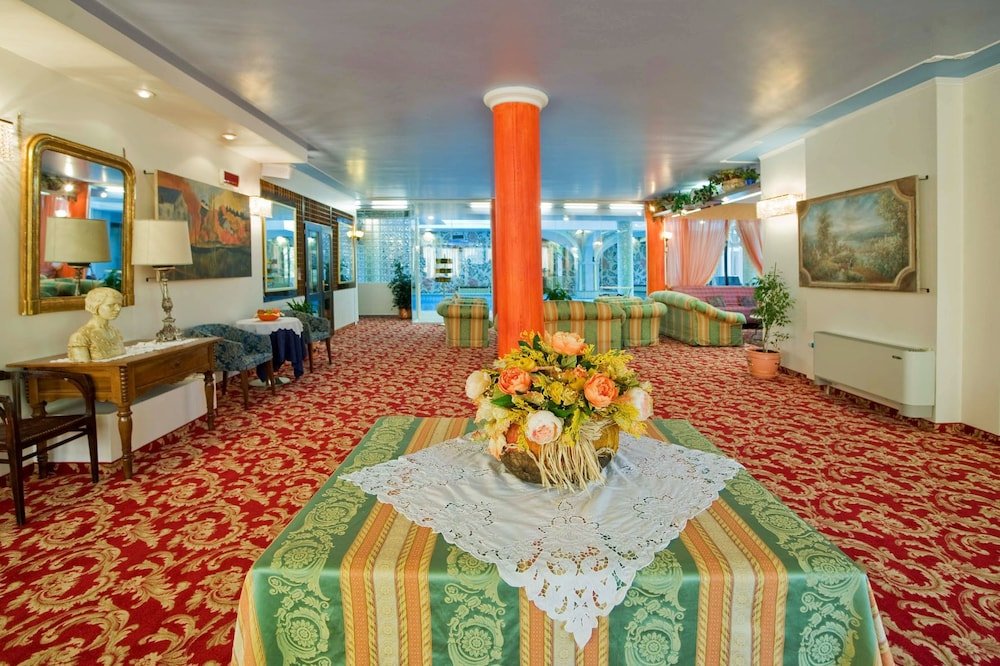 Фото Hotel Ferrari