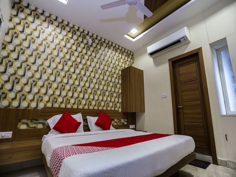 Фото Oyo 16163 Hotel Shri Hari