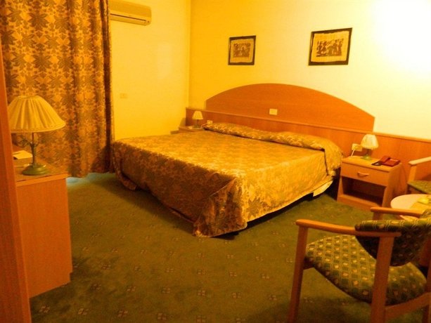 Фото Ascot Lodging