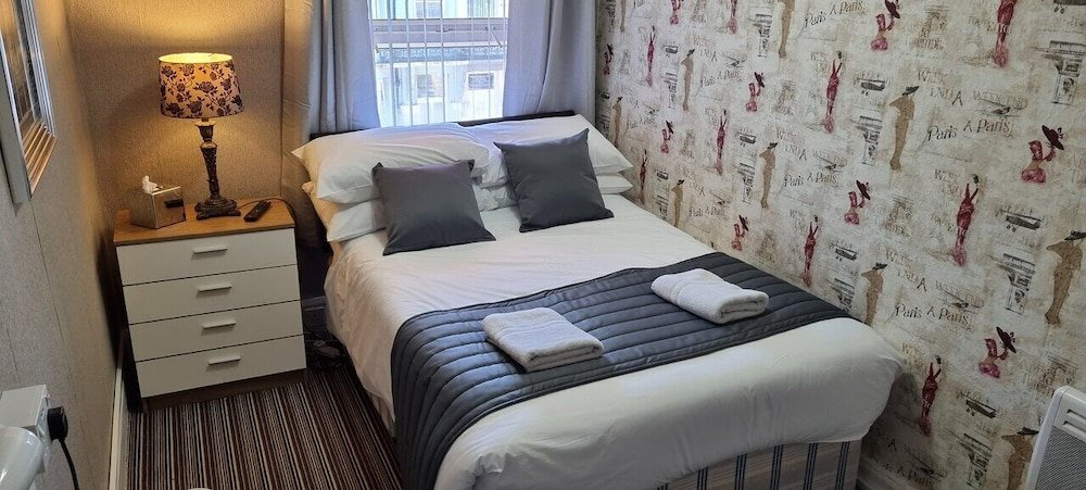 Фото Newholme Hotel