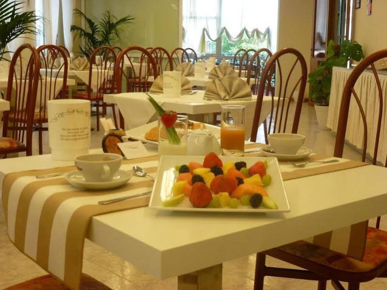 Фото Hotel Marina Bay