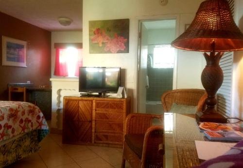 Фото Tropic Isle Beach Resort