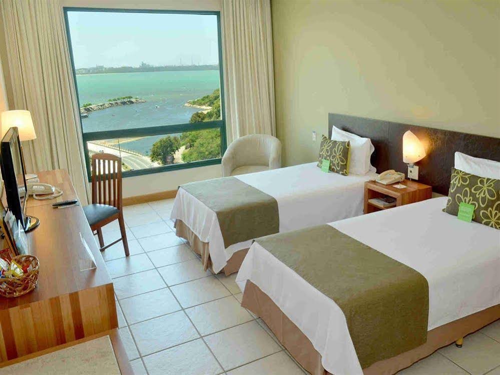 Фото Comfort Suites Vitoria