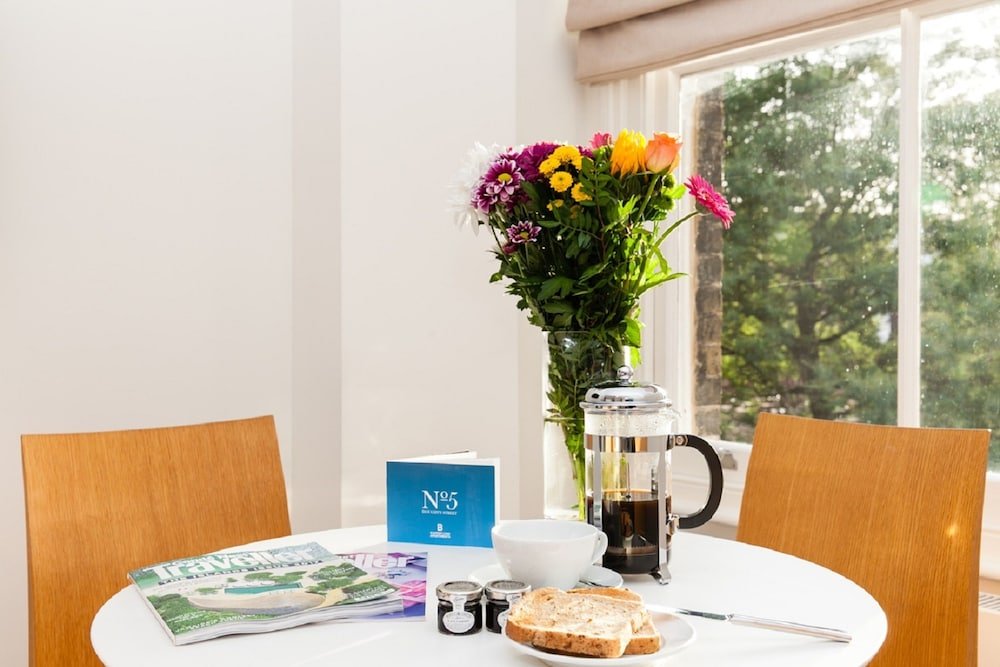 Фото 5 Doughty Street