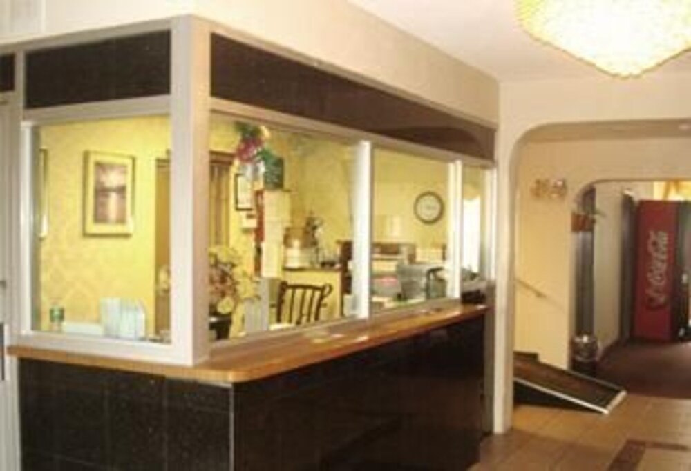 Фото Townhouse Inn & Suites