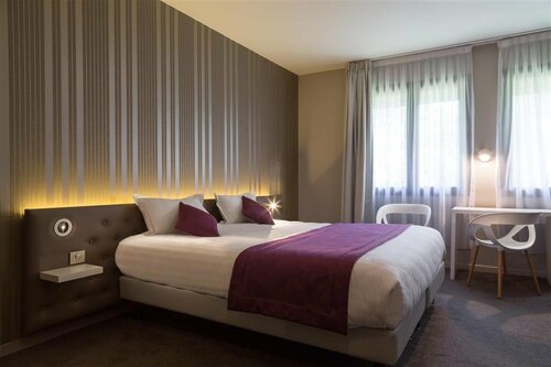 Внешний вид отеля The Originals City - Hôtel Les Caps в Ламбаль-Арморе, фото 2