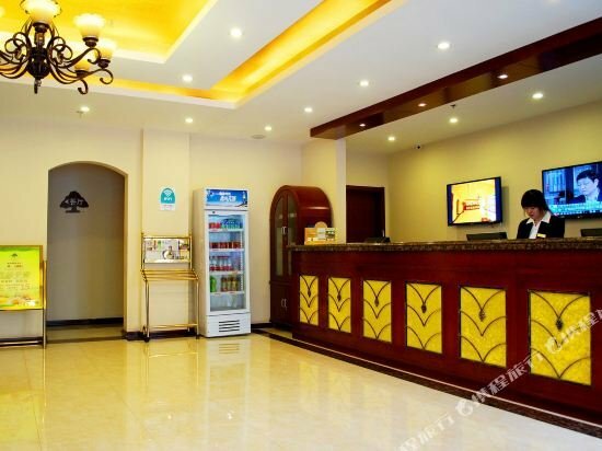 Гостиница GreenTree Inn Qinhuangdao Peace Avenue Express Hotel в Циньхуандао