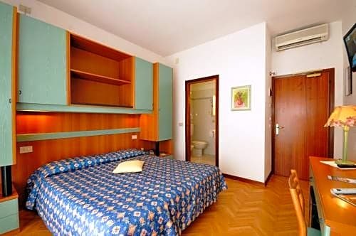 Фото Hotel Crystal