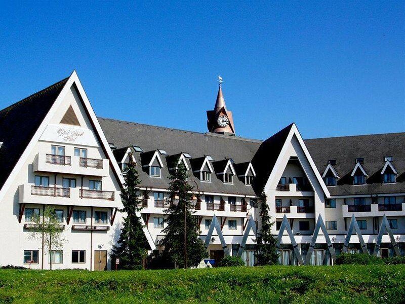 Гостиница The Coppid Beech Hotel