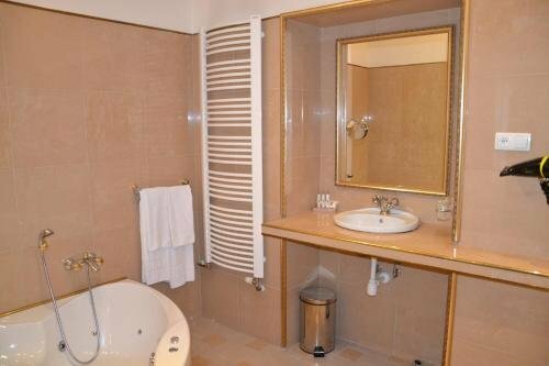 Гостиница Hotel Bristol в Тарнуве