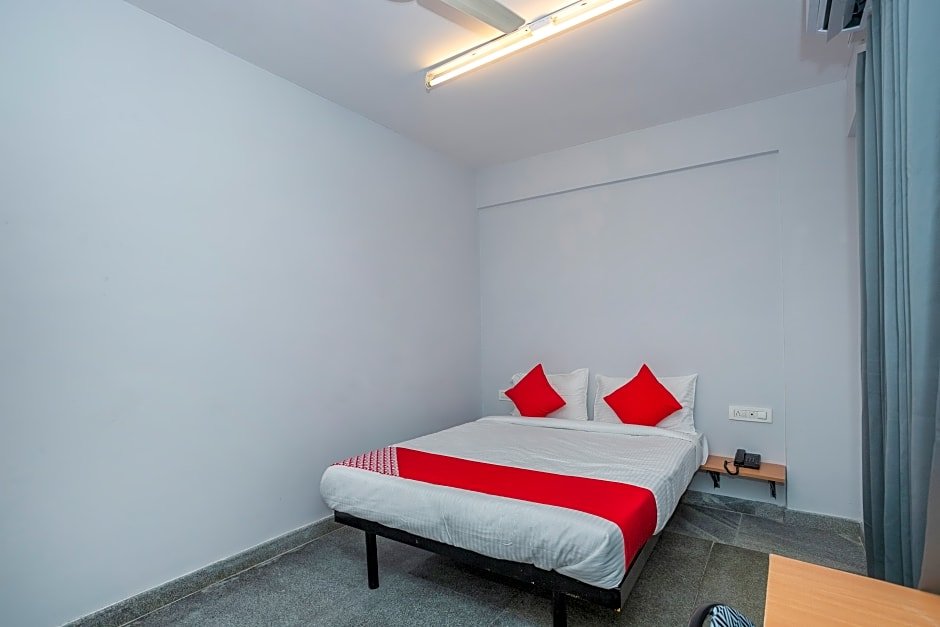 Фото Spot On 49477 Hotel Galaxy