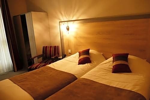 Фото Hôtel Le Lion D'Or