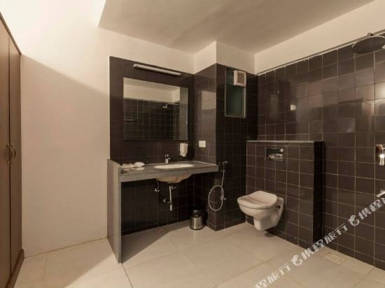 Фото Krishna Inn - The Green Hotel