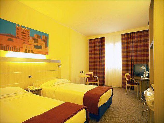 Фото Holiday Inn Express Parma