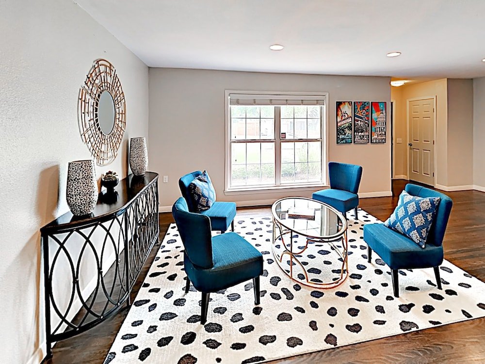 Фото 3br 2ba Remodeled Rosedale House by RedAwning