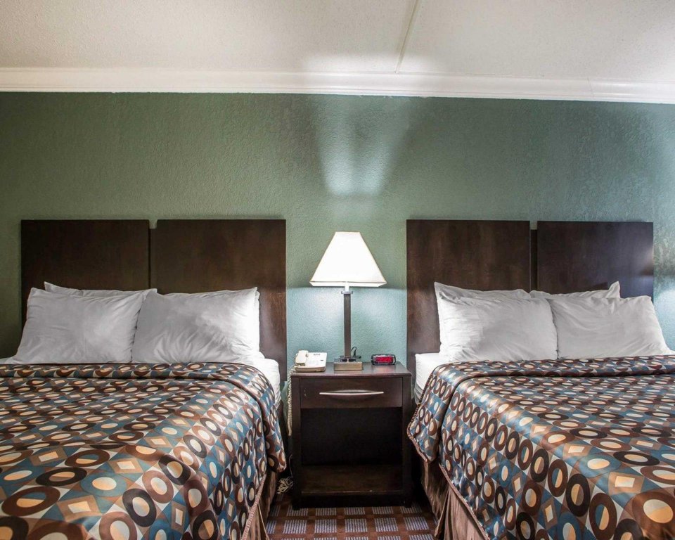 Фото Super 8 by Wyndham Meadowlands