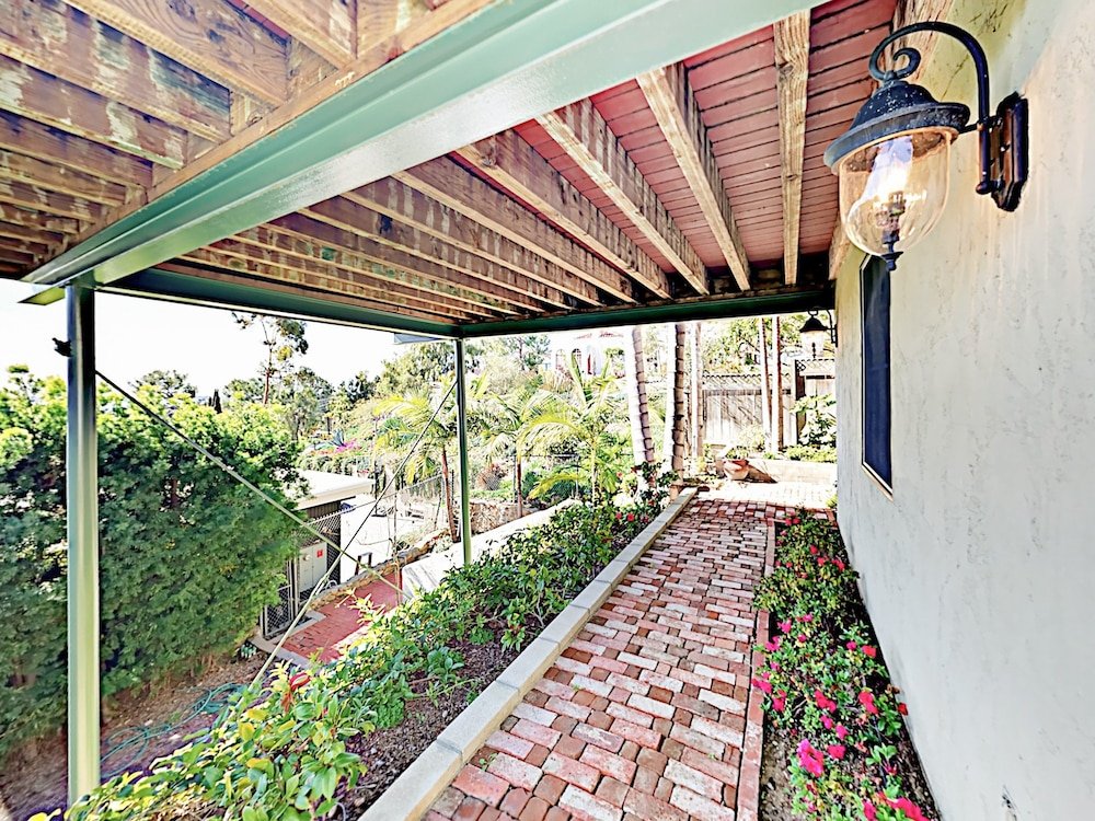 Фото Open and Sunny in San Diego by RedAwning