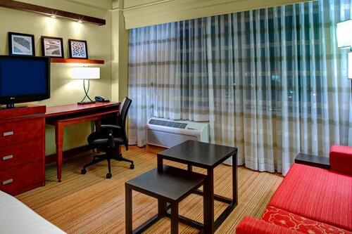 Гостиница Courtyard by Marriott Greenville Downtown