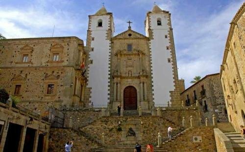 Гостиница Iberia Plaza América в Касересе