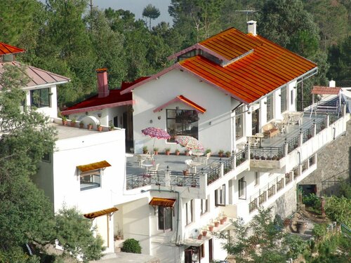 Woodsvilla Resort
