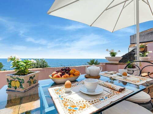 Гостиница Spacious Holiday Home in Santa Tecla Acireale With Garden