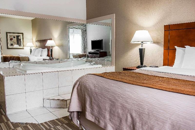 Фото Comfort Inn & Suites University South