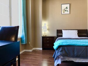 отель Room around York University Subway