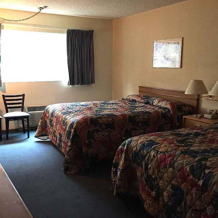 Фото Super 8 by Wyndham National City Chula Vista