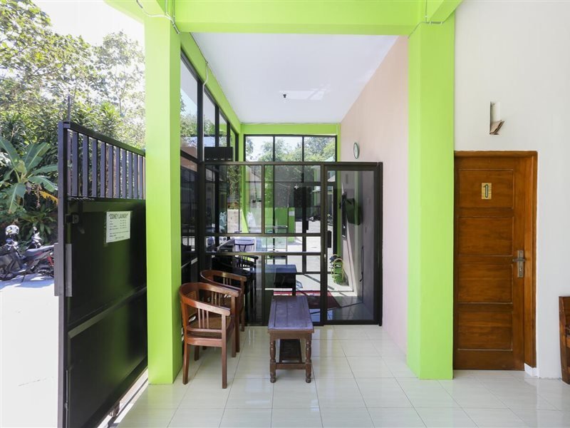 Фото Spot On 3993 Zidney 2 Syariah