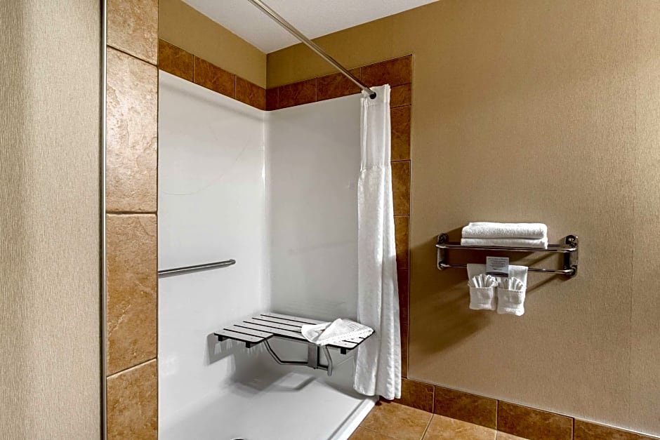 Фото Comfort Inn & Suites