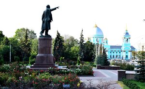Памятник В. И. Ленину (Курск, Красная площадь), жанровая скульптура в Курске