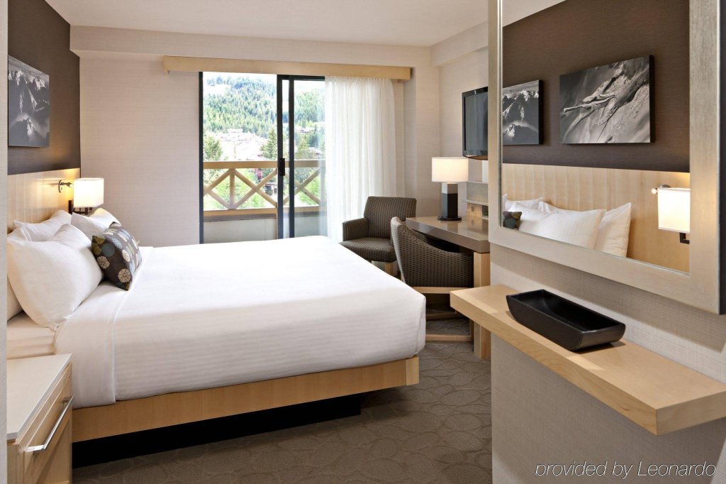 Фото Delta Hotels by Marriott Whistler Village Suites