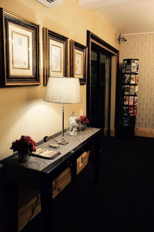 Фото The Halfway House Hotel