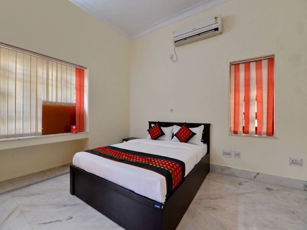 Фото Oyo 12210 Comfort N Cozy