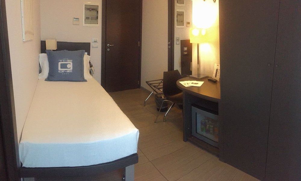 Фото Hotel The One