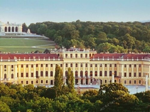 Гостиница Schloß Schönbrunn Grand Suite в Вене