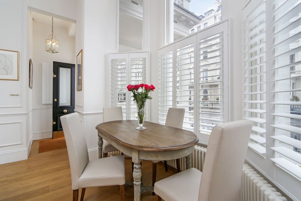 Фото Luxurious 1br Period Property in Kensington