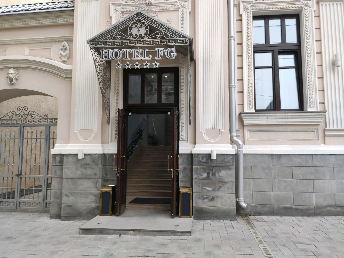 Фото отеля 1