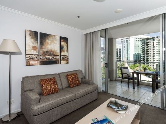 Фото Oaks Brisbane Lexicon Suites