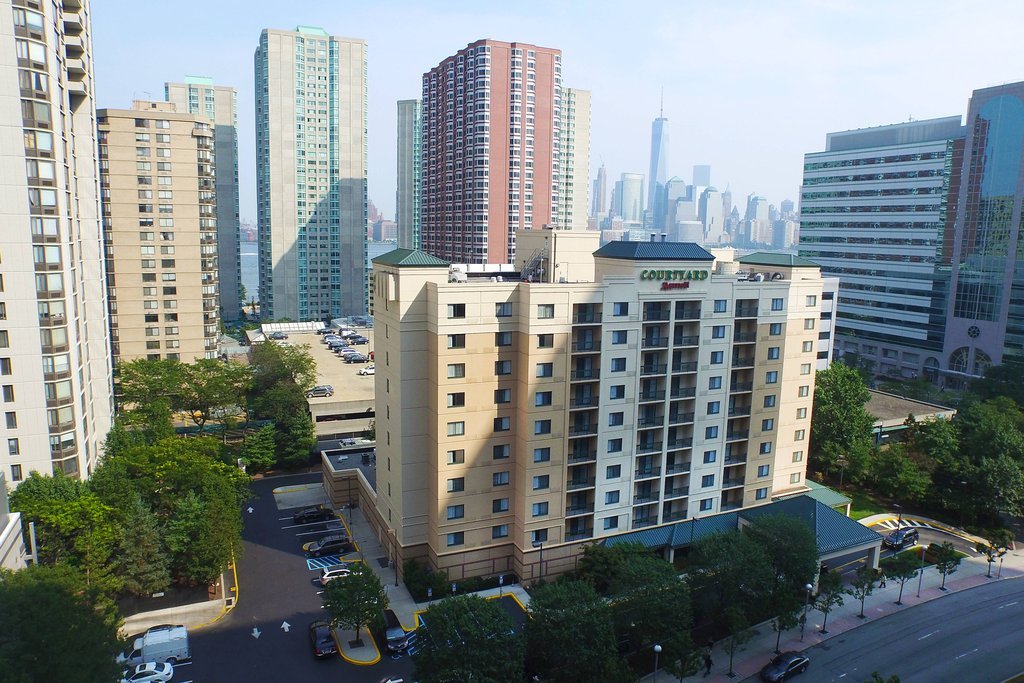 Фото Courtyard Jersey City Newport