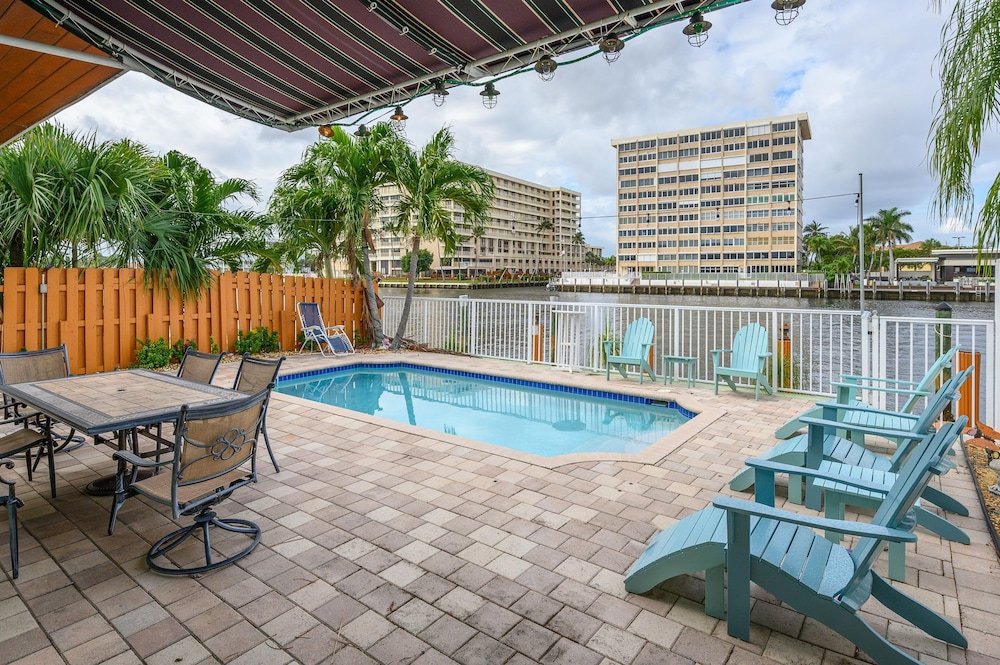 Фото 4331 W Tradewinds Ave Duplex Unit A 3 Bedrooms 2.5 Bathrooms Duplex