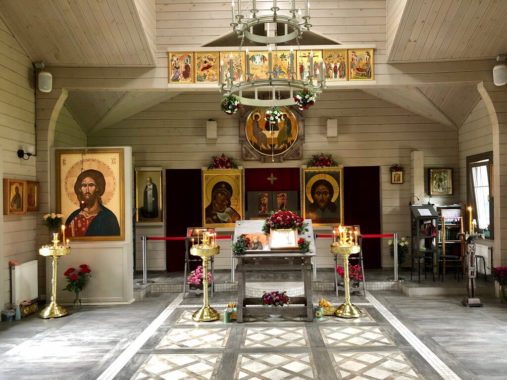 Православный храм Храм святых Царственных страстотерпцев в Ясенево, Москва, фото
