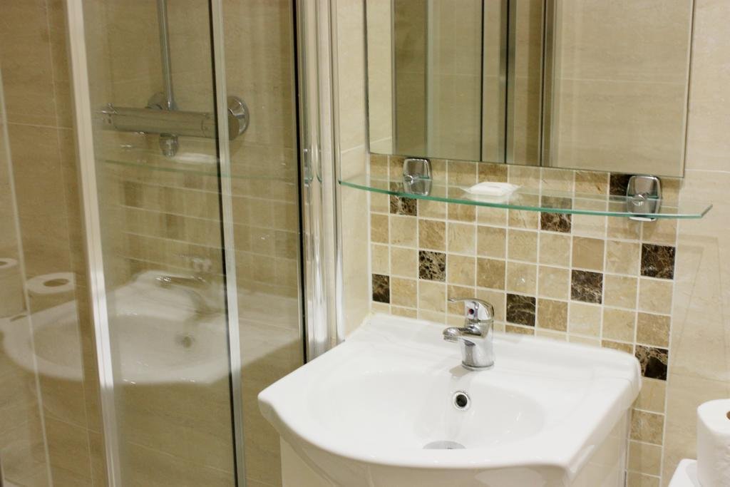 Фото The Park Hotel