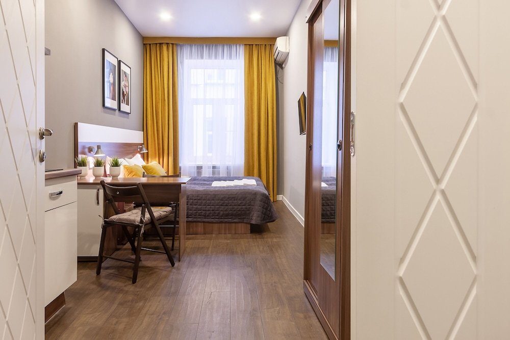 Фото Демократ Невский 130