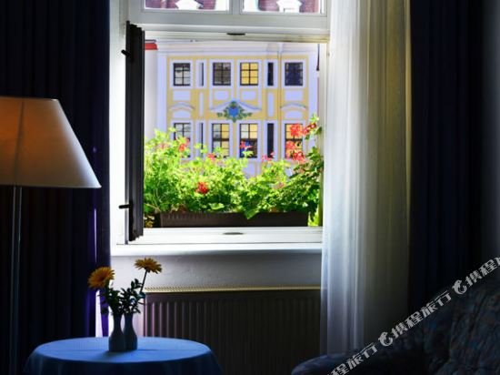 Фото Hotel Goldener Adler