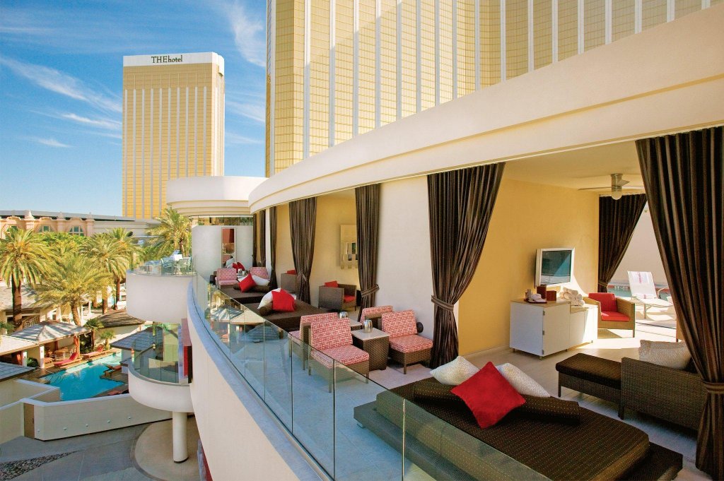 Фото Mandalay Bay Resort and Casino