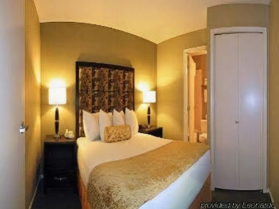 Фото Days Inn by Wyndham Kelowna