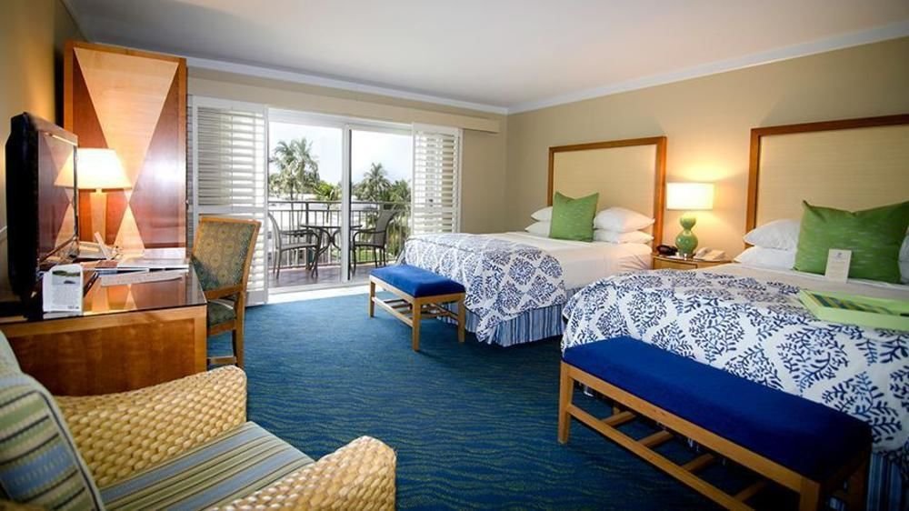 Фото Naples Beach Hotel and Golf Club