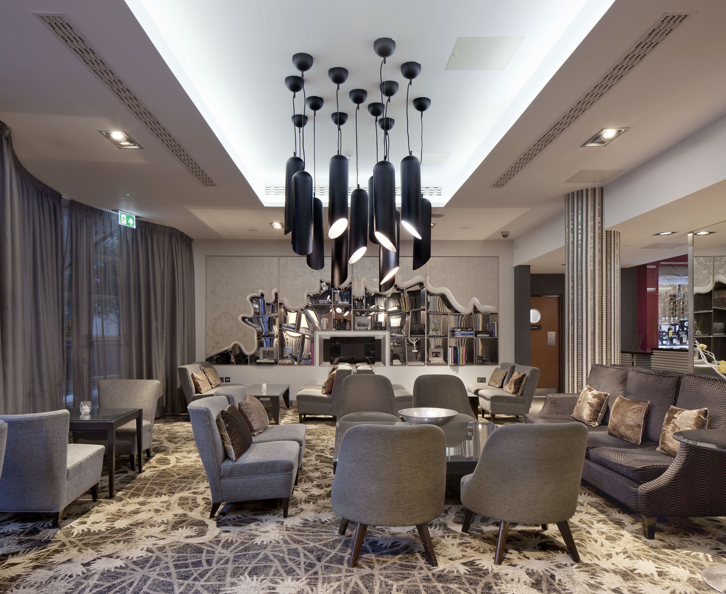 Фото DoubleTree by Hilton London Kensington