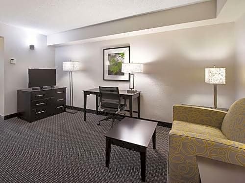 Фото La Quinta Inn & Suites by Wyndham Plantation at Sw 6th St